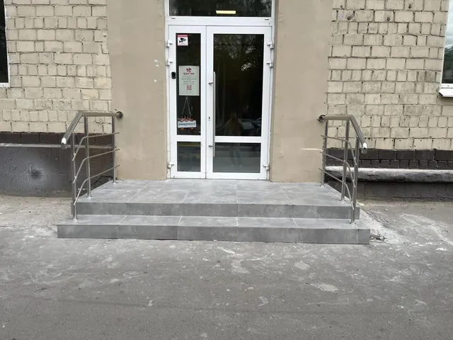 Перила входной группы у Речного вокзала — фото 6