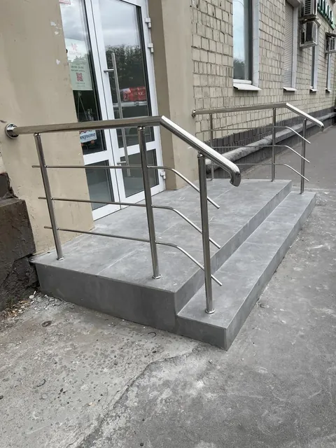 Перила входной группы у Речного вокзала — фото 8