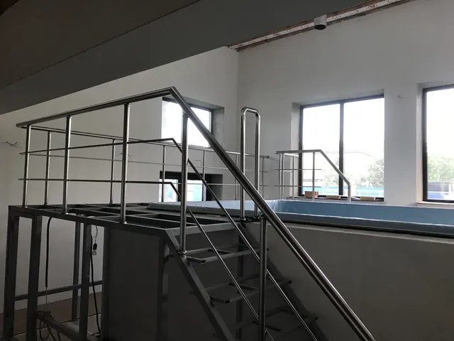 Перила и поручень для частного бассейна